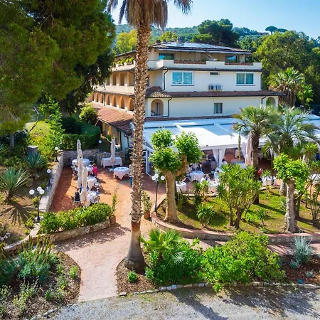 オットーネ ホテル