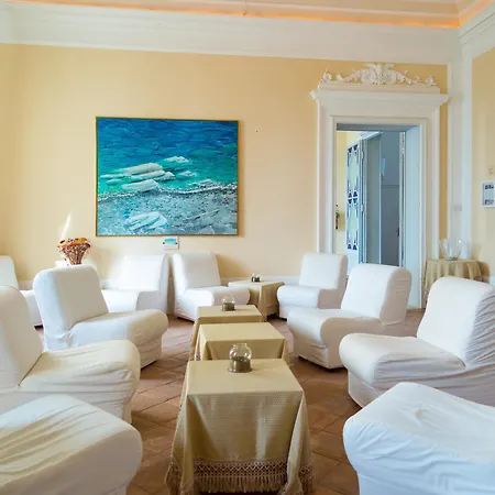 オットーネ ホテル