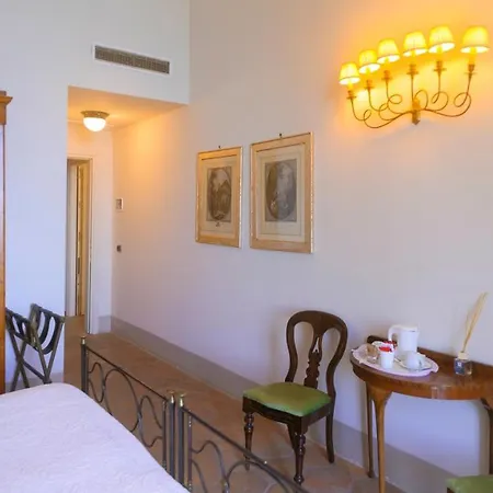 ホテル オットーネ ポルトフェッラーイオ